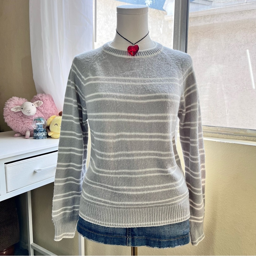 Eileen long sleeve striped knit grey and white casual sweater women’s medium